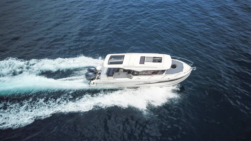  Yacht Photos Pics 2024 Skamander 920 Explorer MAX cruising on open water.