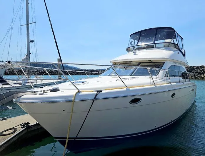  Yacht Photos Pics 2007 Meridian 411 Sedan yacht docked at marina under clear blue sky.