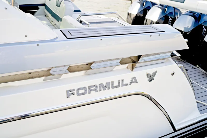  Yacht Photos Pics 2020 Formula 400 Super Sport Crossover boat, rear view with branding and seating.