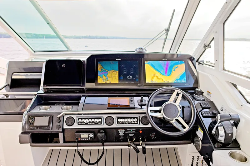  Yacht Photos Pics 2020 Formula 400 Super Sport Crossover helm with advanced navigation displays and controls.