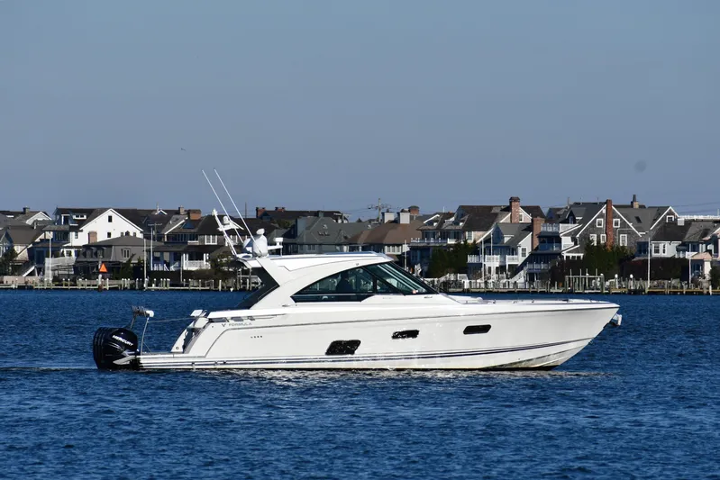  Yacht Photos Pics 2020 Formula 400 Super Sport Crossover yacht cruising near coastal homes.