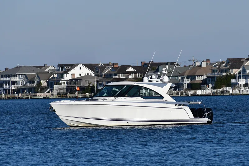  Yacht Photos Pics 2020 Formula 400 Super Sport Crossover boat cruising near waterfront homes.