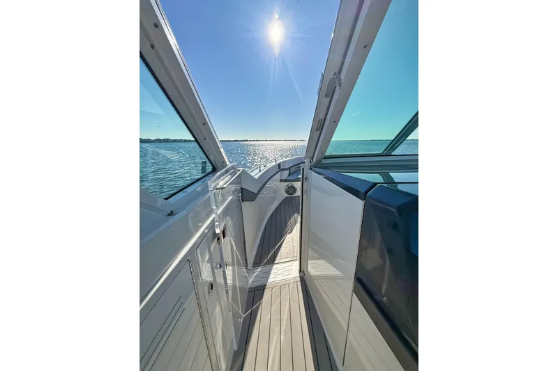  Yacht Photos Pics 2020 Formula 400 Super Sport Crossover yacht deck with ocean view.