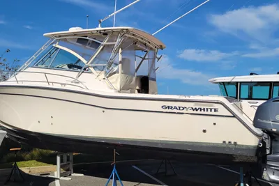 Grady-White 330 Express