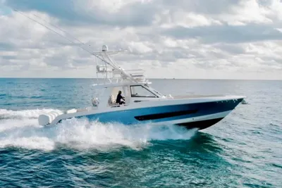 Boston Whaler 420 Outrage
