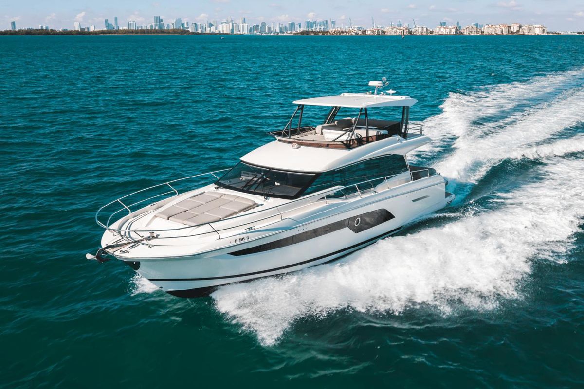 2020 Prestige 52 