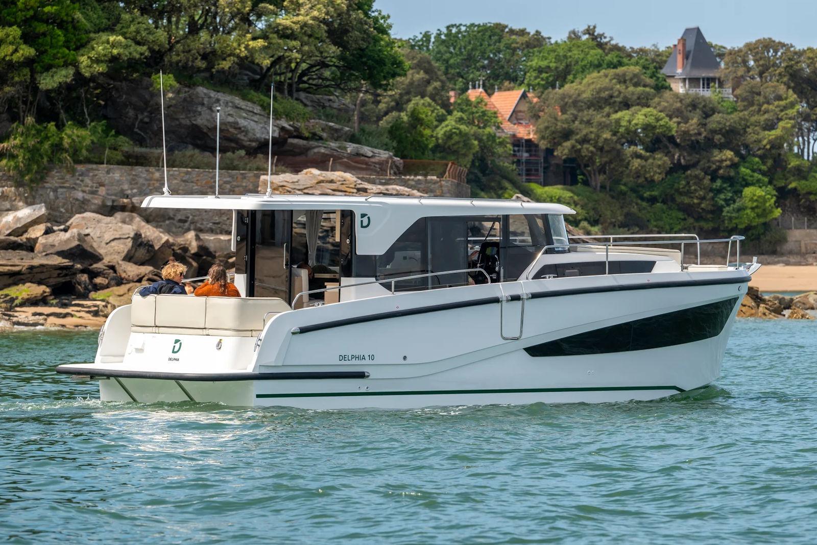 2024 Delphia 10 sedan