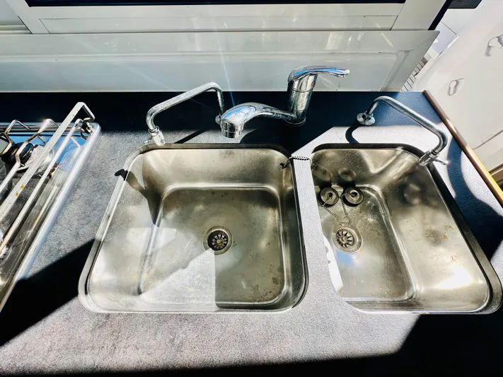 Mango Tango Yacht Photos Pics 2016 Lagoon 380 For Sale in Stonington, CT by Stonington Yacht Sales