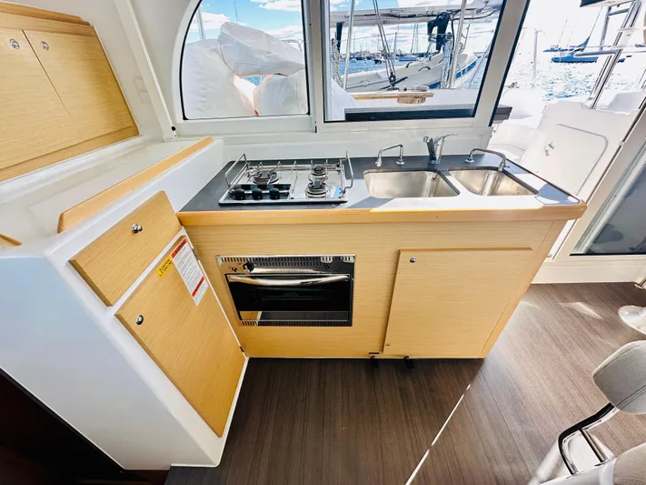 Mango Tango Yacht Photos Pics 2016 Lagoon 380 For Sale in Stonington, CT by Stonington Yacht Sales