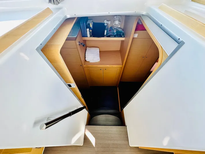 Mango Tango Yacht Photos Pics 2016 Lagoon 380 For Sale in Stonington, CT by Stonington Yacht Sales