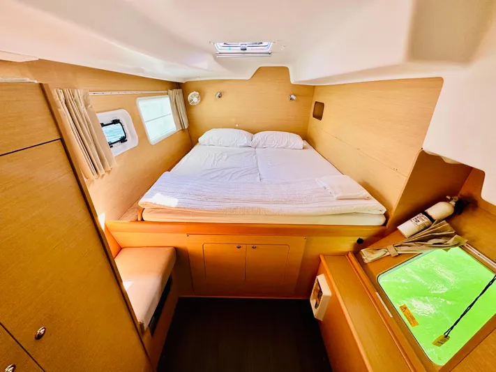 Mango Tango Yacht Photos Pics 2016 Lagoon 380 For Sale in Stonington, CT by Stonington Yacht Sales