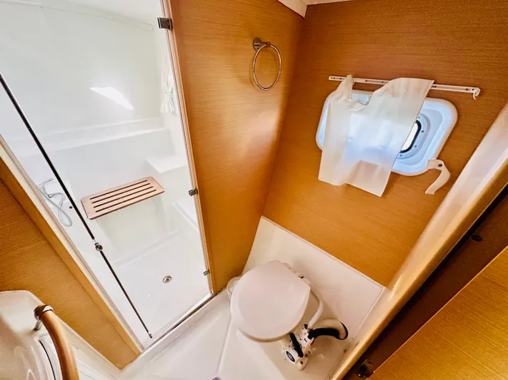 Mango Tango Yacht Photos Pics 2016 Lagoon 380 For Sale in Stonington, CT by Stonington Yacht Sales