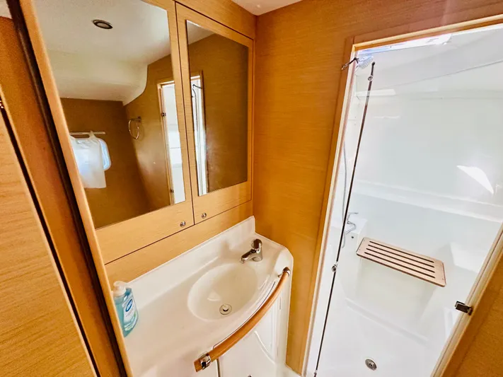 Mango Tango Yacht Photos Pics 2016 Lagoon 380 For Sale in Stonington, CT by Stonington Yacht Sales