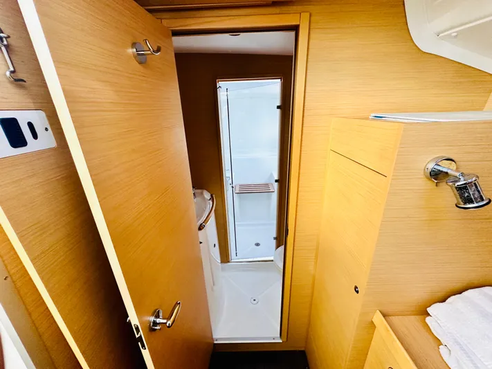 Mango Tango Yacht Photos Pics 2016 Lagoon 380 For Sale in Stonington, CT by Stonington Yacht Sales