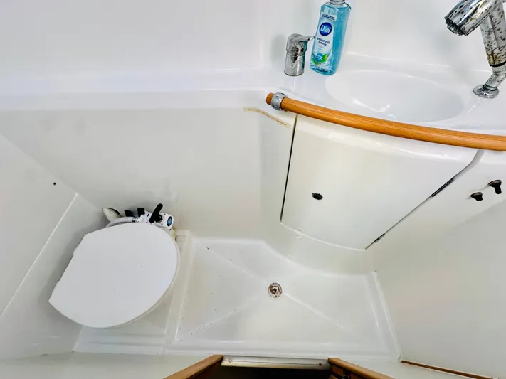 Mango Tango Yacht Photos Pics 2016 Lagoon 380 For Sale in Stonington, CT by Stonington Yacht Sales