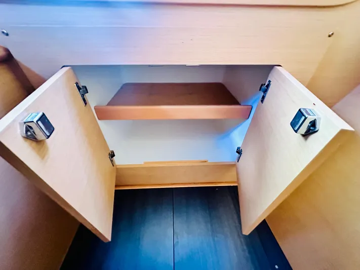 Mango Tango Yacht Photos Pics 2016 Lagoon 380 For Sale in Stonington, CT by Stonington Yacht Sales