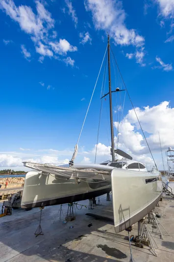  Yacht Photos Pics 2018 Tag 60 catamaran on dry dock under a bright blue sky.