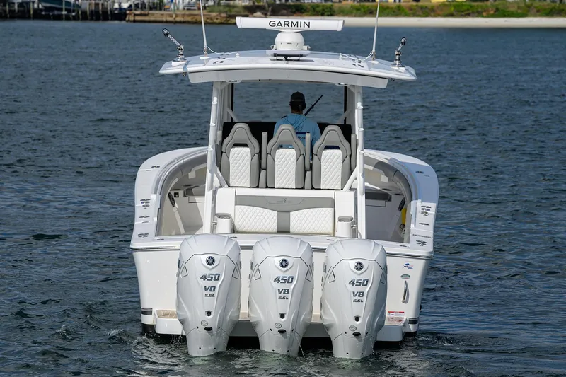  Yacht Photos Pics 2024 Regulator 37 boat with triple 450 V8 engines on the water.