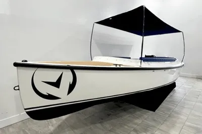 Vision Marine Technologies Fantail 217