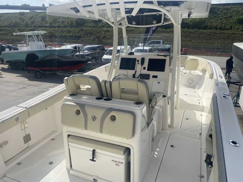 2020 Century 3200 Center Console