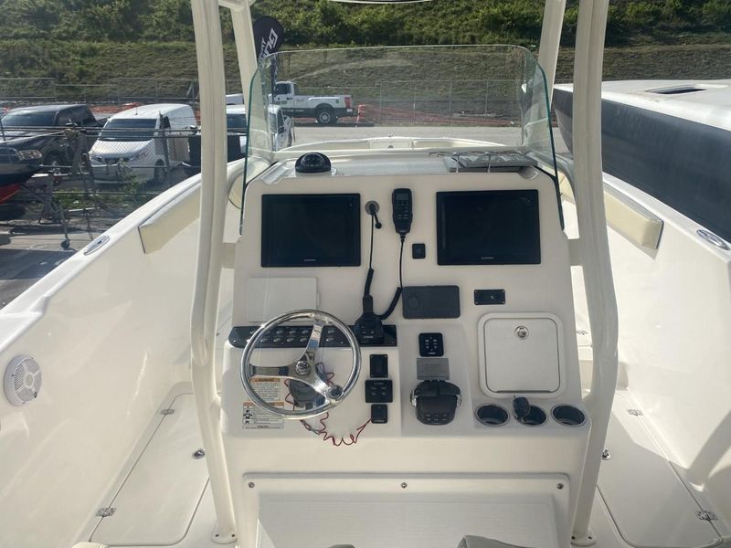 2020 Century 3200 Center Console