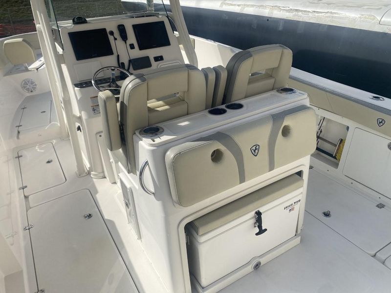 2020 Century 3200 Center Console