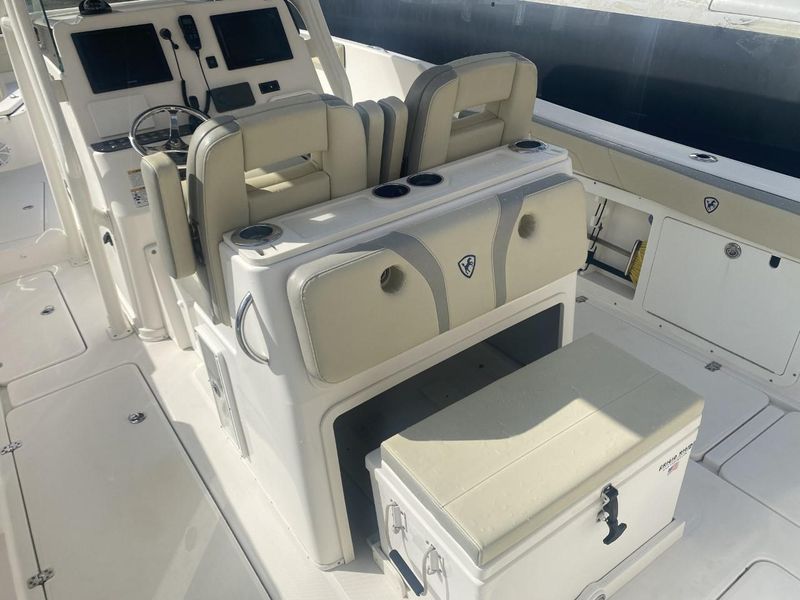 2020 Century 3200 Center Console