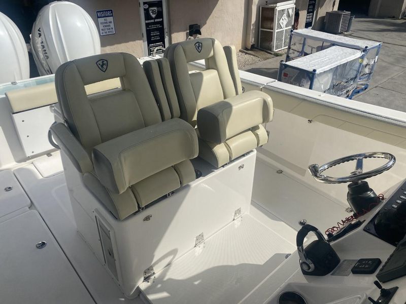 2020 Century 3200 Center Console