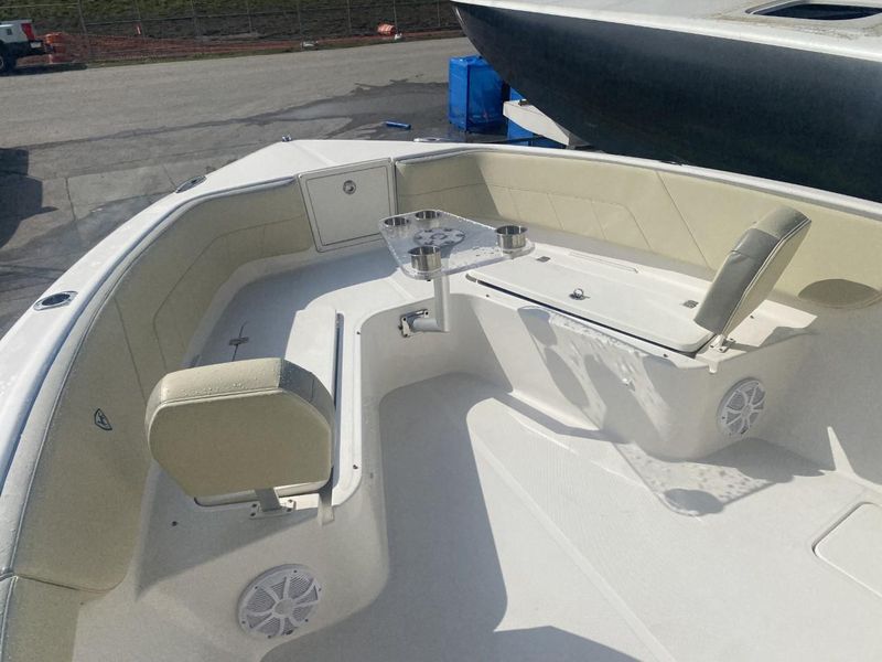 2020 Century 3200 Center Console