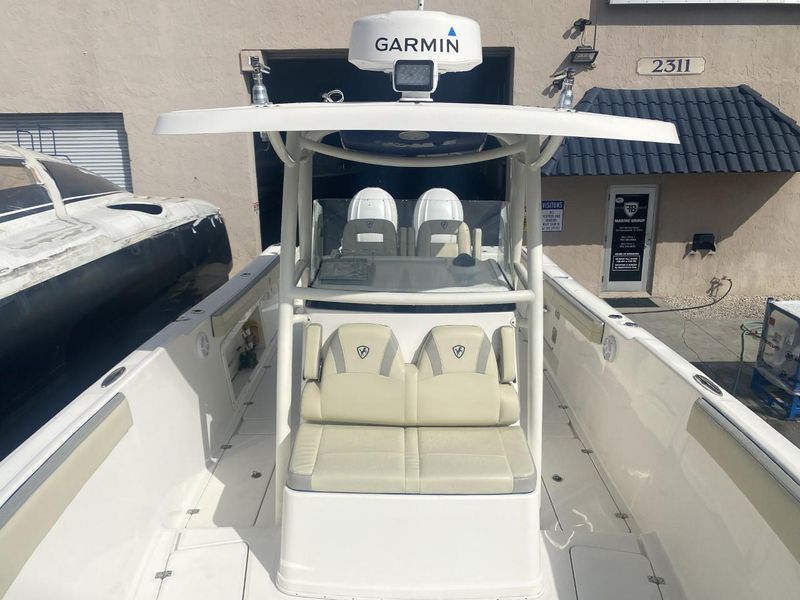 2020 Century 3200 Center Console