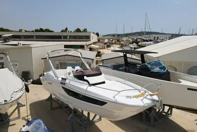 Sessa Marine Key Largo 27