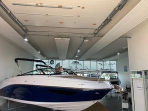 2023 Sea Ray Sun Sport 230 OB
