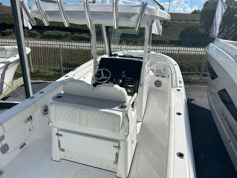 2023 Everglades 285 CC