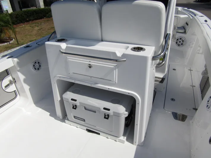  Yacht Photos Pics 2024 Wellcraft 263 Fisherman boat interior with storage and cooler.