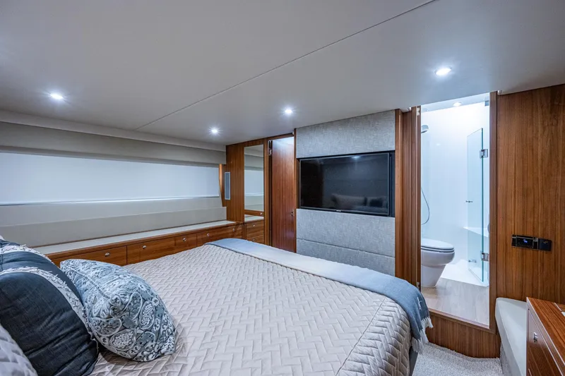 Ciento Siete Yacht Photos Pics 