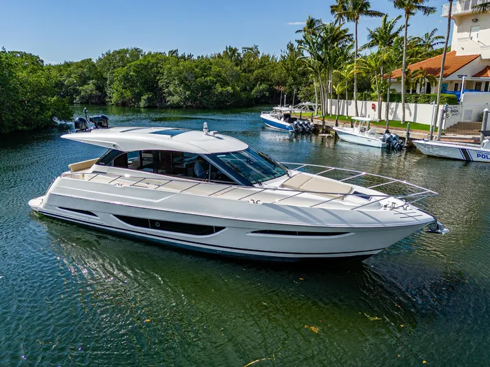 Ciento Siete Yacht Photos Pics 