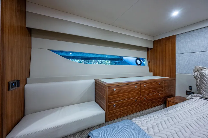 Ciento Siete Yacht Photos Pics 