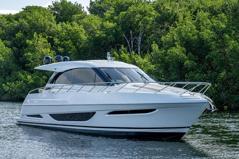Ciento Siete Yacht Photos Pics 