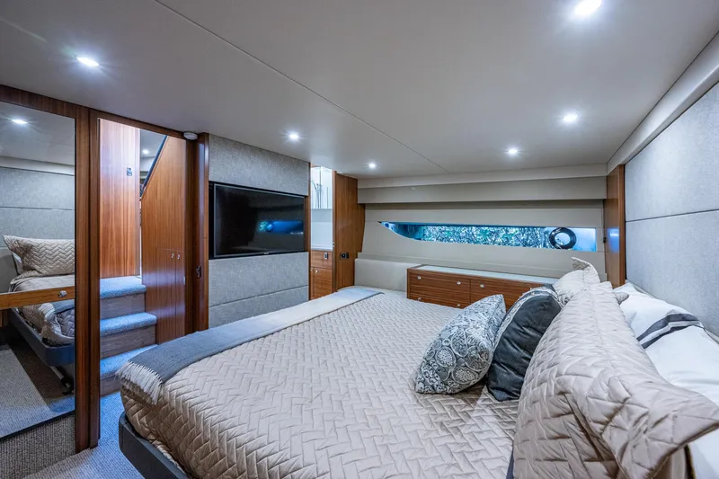 Ciento Siete Yacht Photos Pics 