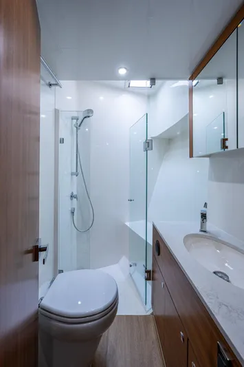 Ciento Siete Yacht Photos Pics 