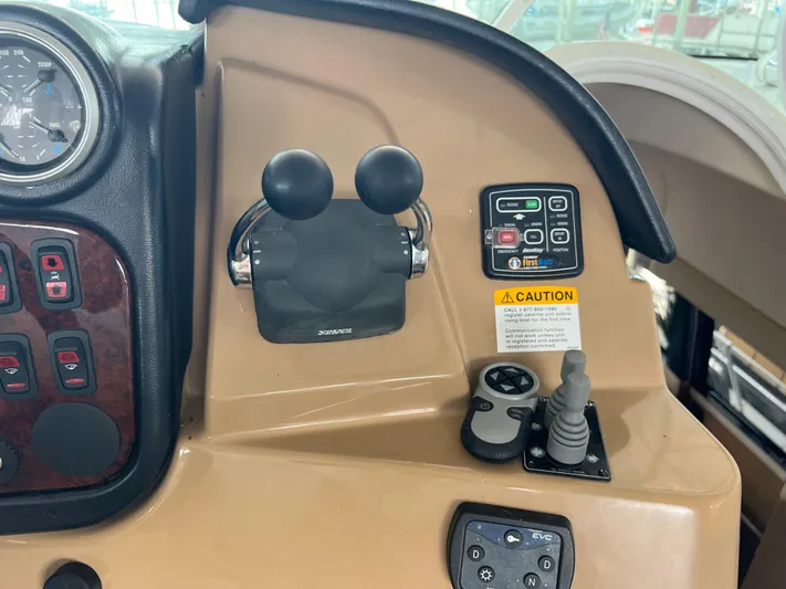 Flying Lady Yacht Photos Pics 2004 Carver 570 Voyager Pilothouse control panel with gauges and switches.