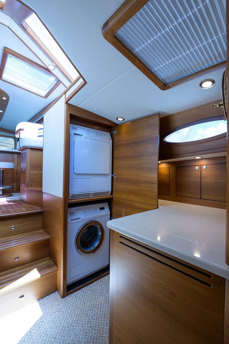 2018 Palm Beach Motor Yachts 55 