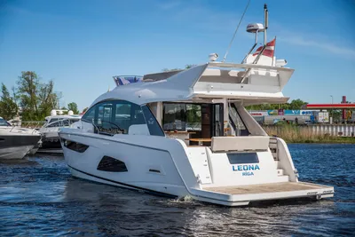 2017 Sealine F530