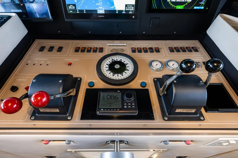 Andiamo Yacht Photos Pics Helm Station