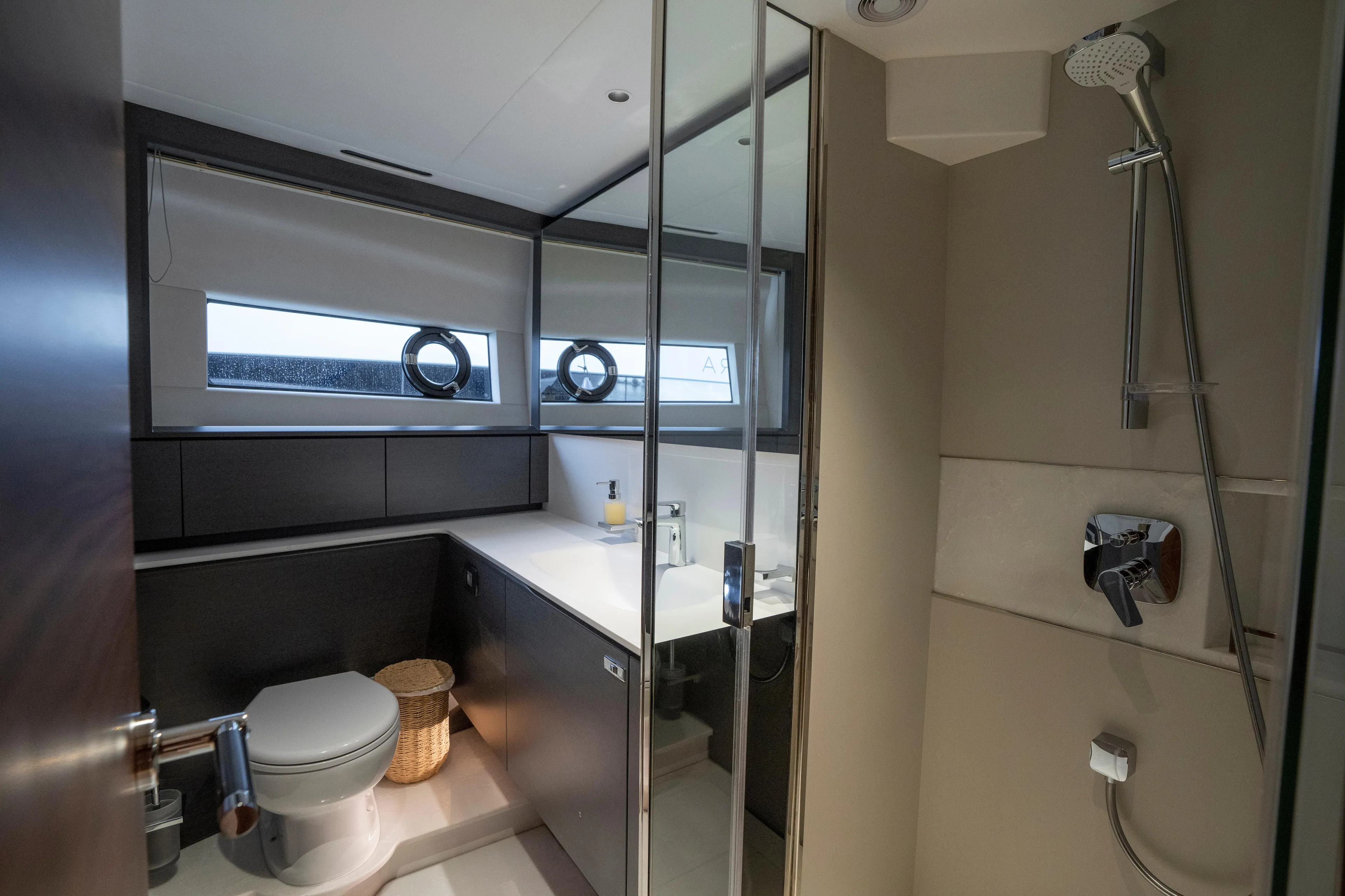  Yacht Photos Pics Lower Deck: Forward Stateroom En-Suite Bathroom