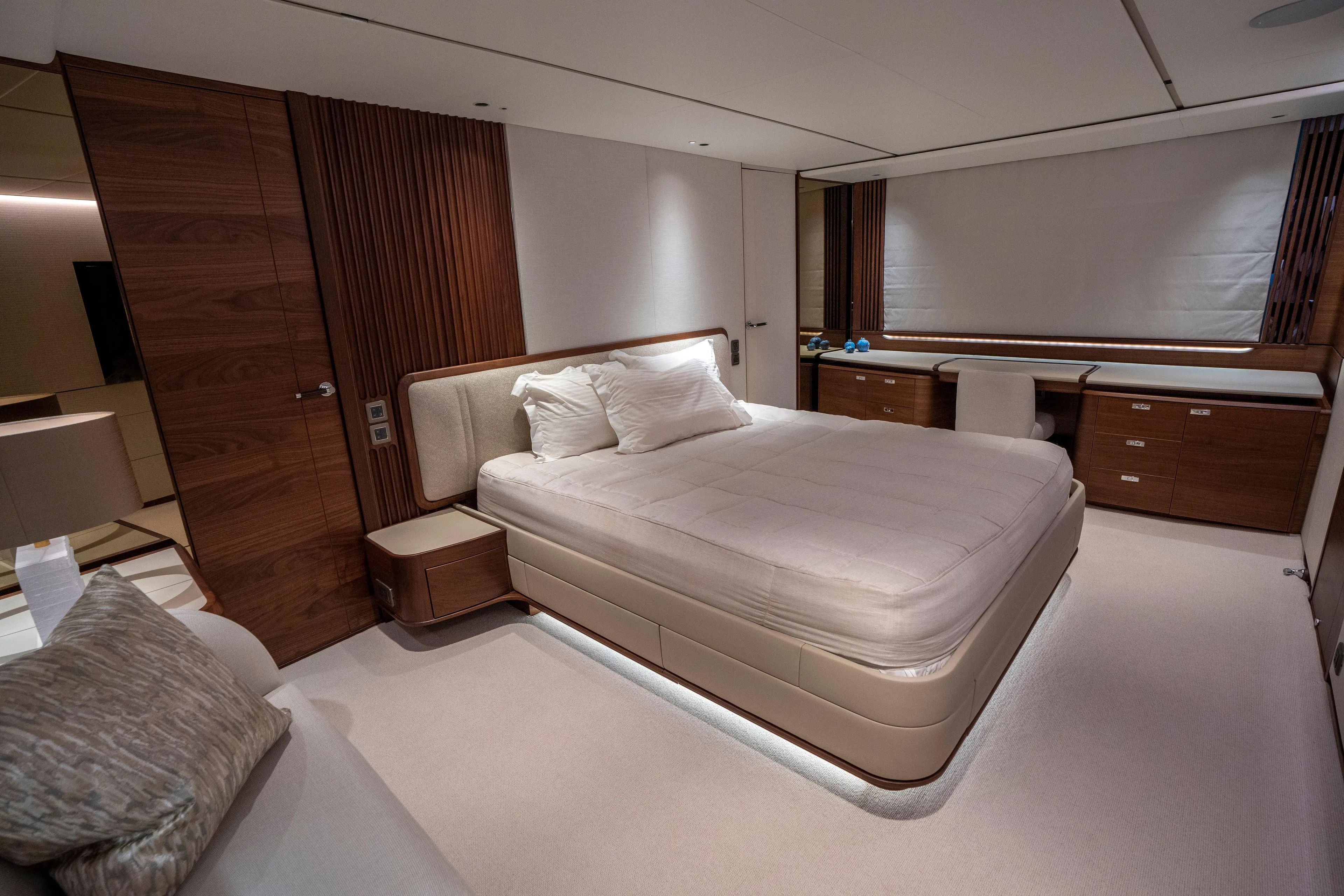  Yacht Photos Pics Lower Deck: Master Stateroom