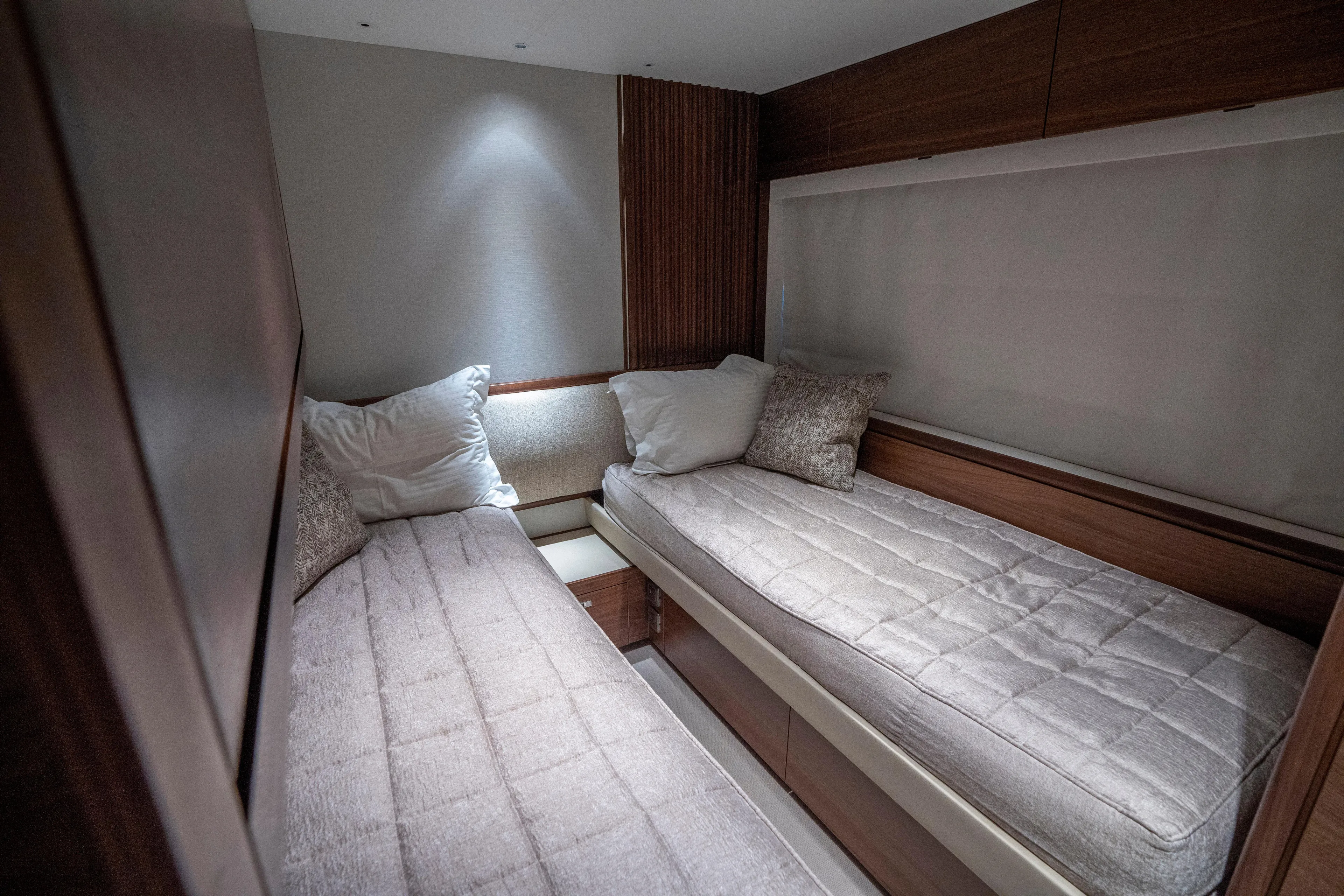  Yacht Photos Pics Lower Deck: Portside Guest Cabin