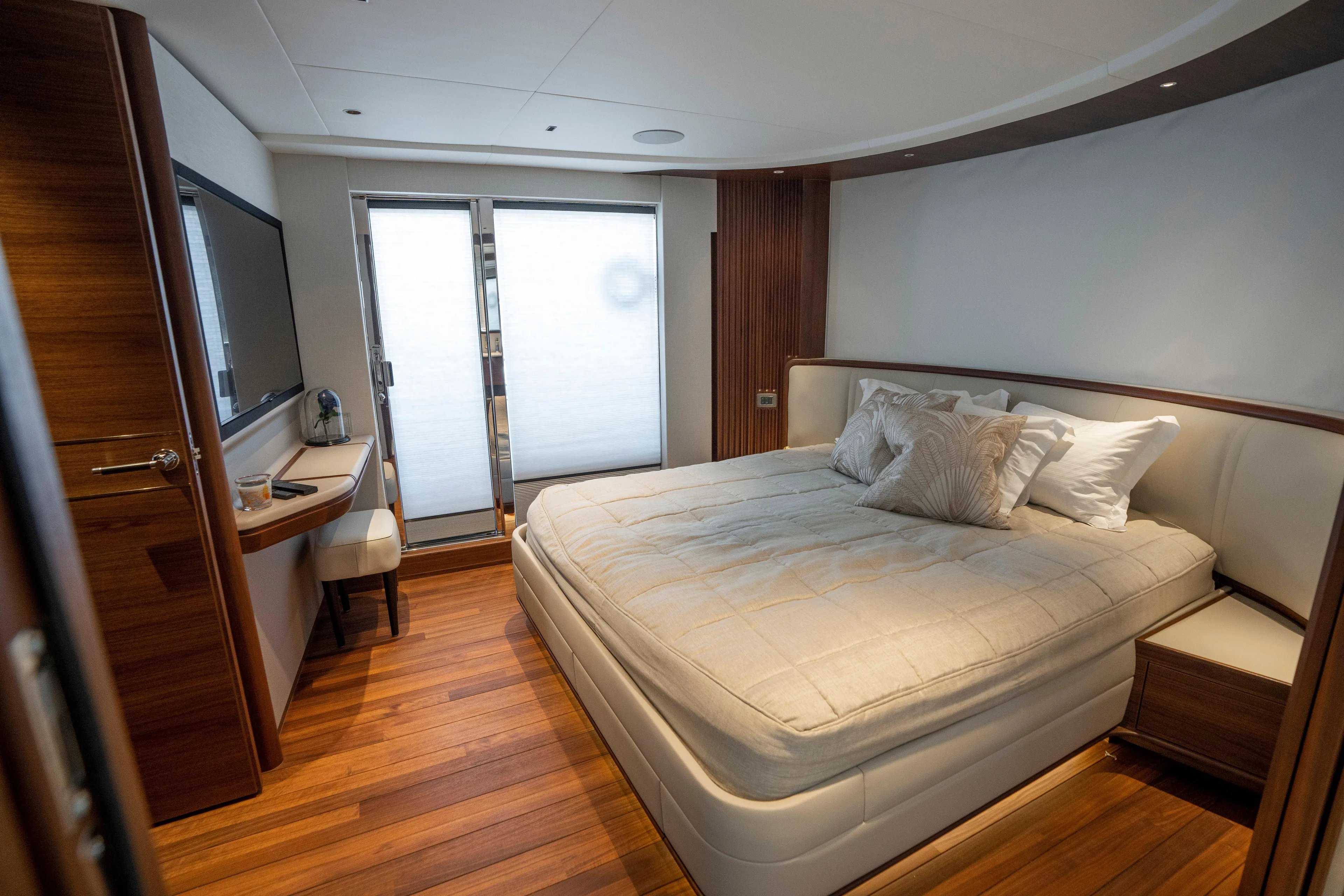  Yacht Photos Pics Main Deck: Master Stateroom