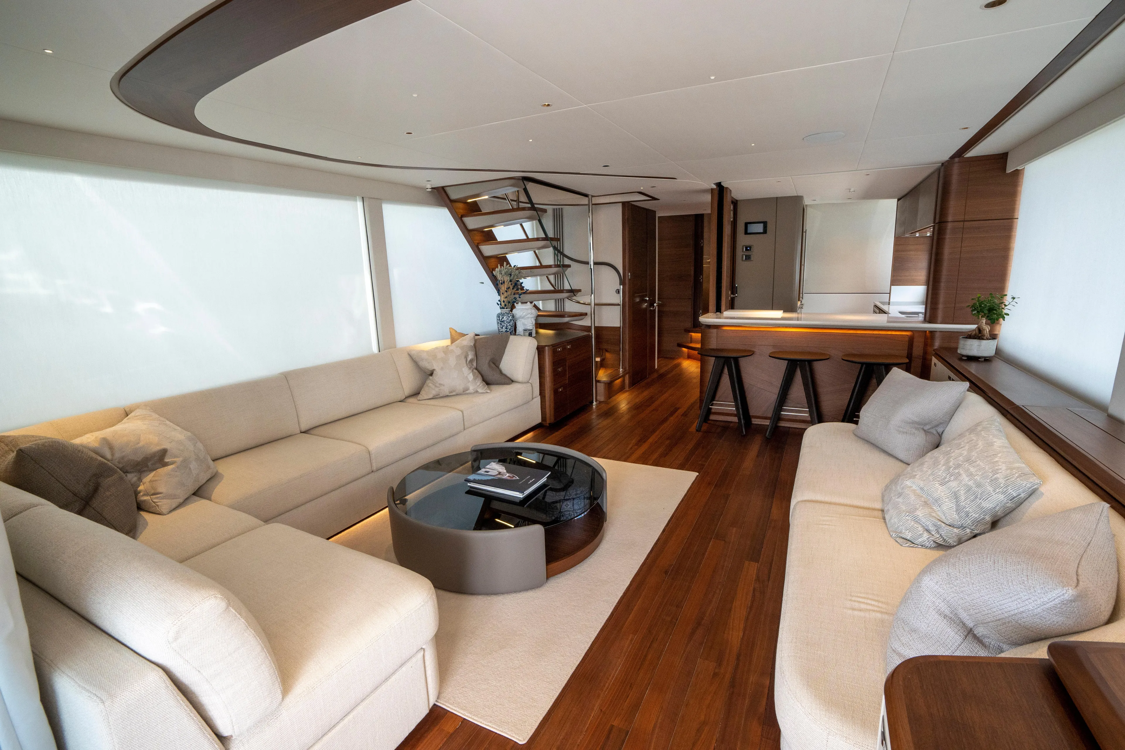  Yacht Photos Pics Main Deck Saloon