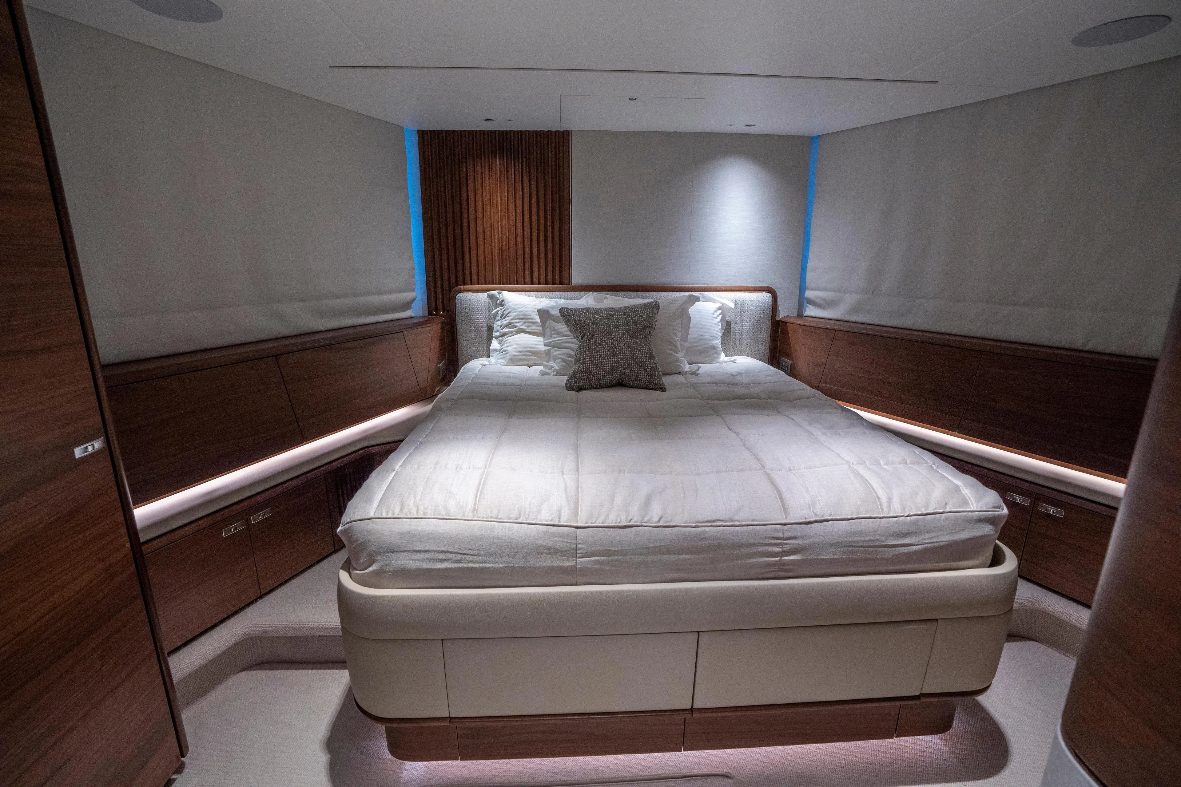  Yacht Photos Pics Lower Deck: Forward Stateroom